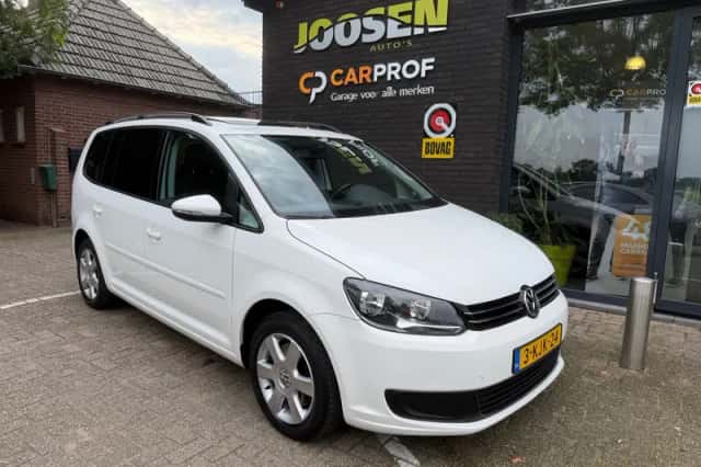 Volkswagen Touran (2013) thumbnail 1