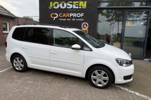 Volkswagen Touran (2013) thumbnail 2