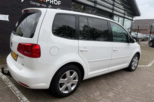 Volkswagen Touran (2013) thumbnail 4