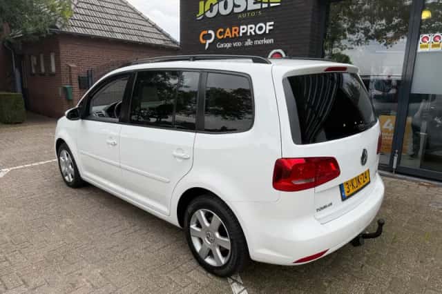 Volkswagen Touran (2013) thumbnail 6