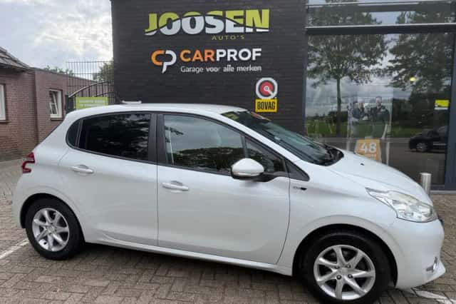 Peugeot 208 (2015) thumbnail 2