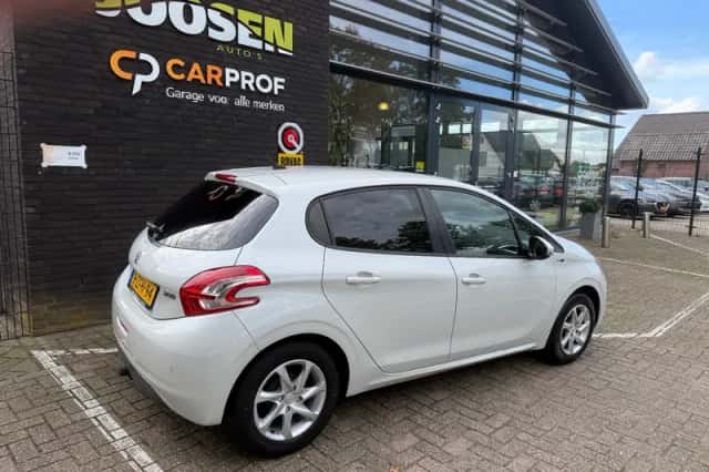 Peugeot 208 (2015) thumbnail 3