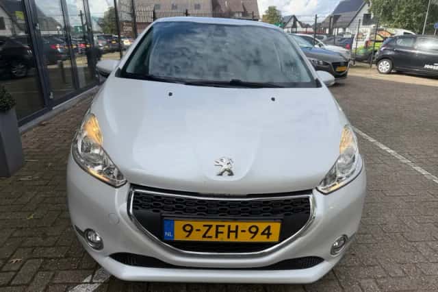Peugeot 208 (2015) thumbnail 5