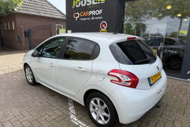 Peugeot 208 (2015) thumbnail 6
