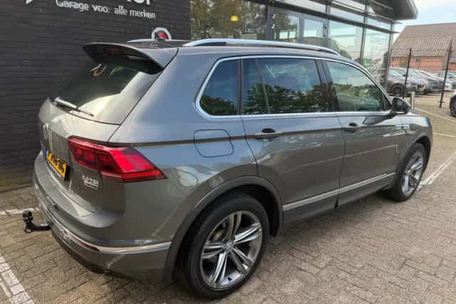 Volkswagen Tiguan (2018) thumbnail 4