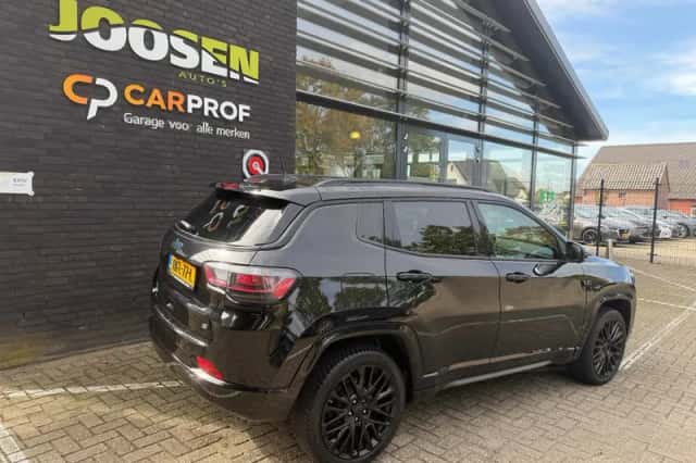 Jeep Compass (2022) thumbnail 3