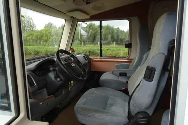 Hymer B 698 (2011) thumbnail 4