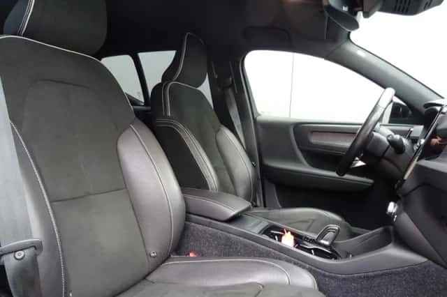 Volvo XC40 (2020) thumbnail 3