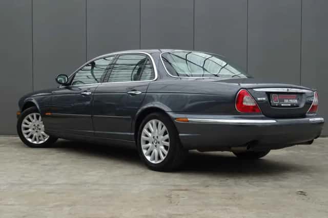 Jaguar XJ (2003) thumbnail 2