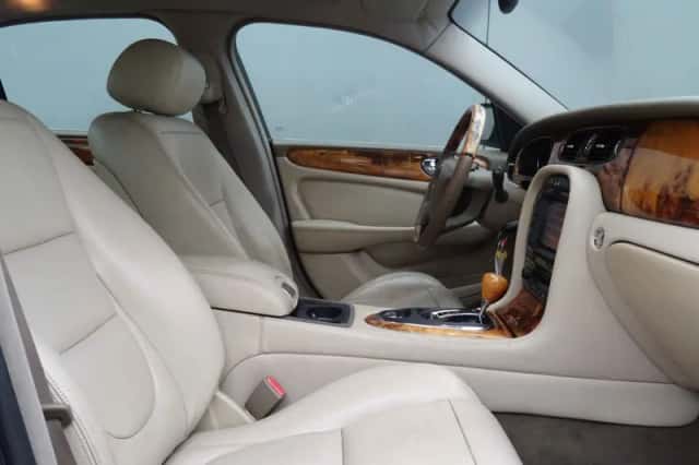 Jaguar XJ (2003) thumbnail 4