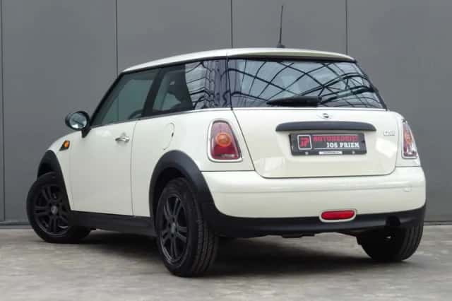 MINI One (2010) thumbnail 2