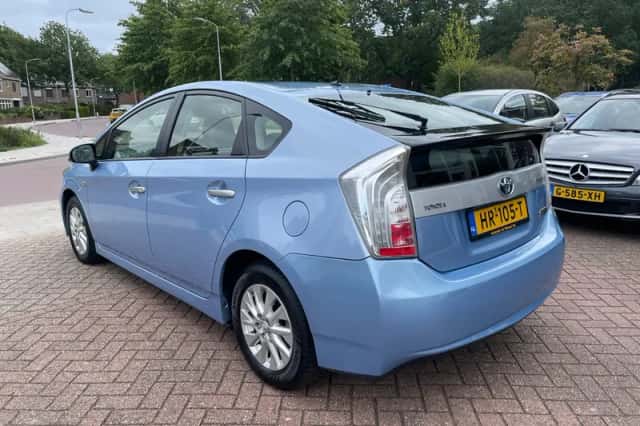 Toyota Prius (2015) thumbnail 4