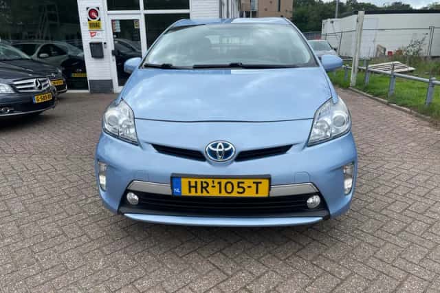 Toyota Prius (2015) thumbnail 5