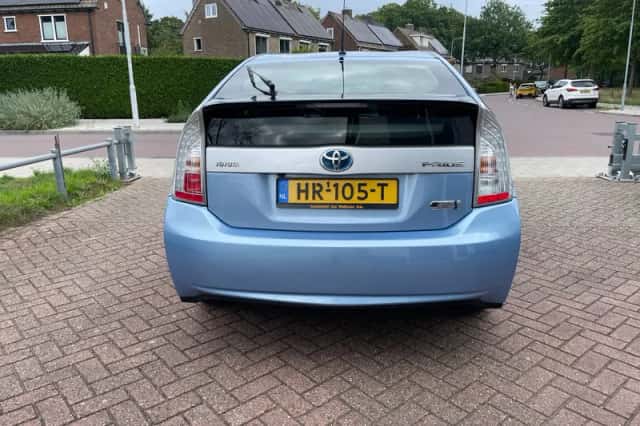 Toyota Prius (2015) thumbnail 6