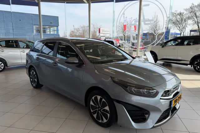 Kia Ceed (2024) thumbnail 1