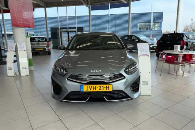 Kia Ceed (2024) thumbnail 2