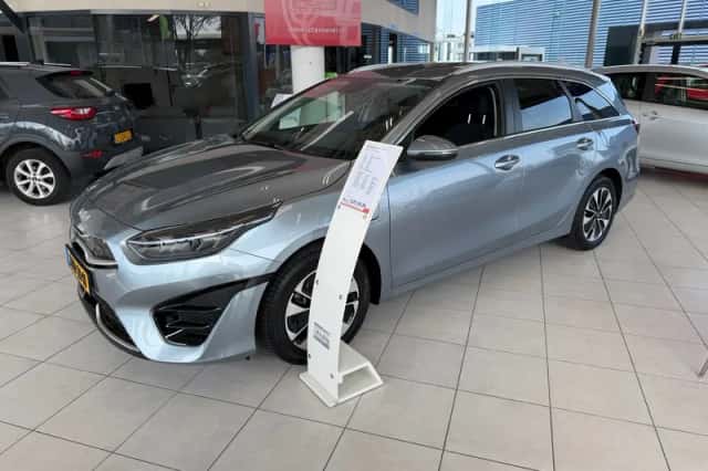 Kia Ceed (2024) thumbnail 3