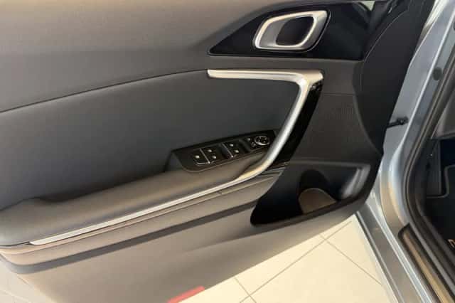 Kia Ceed (2024) thumbnail 6