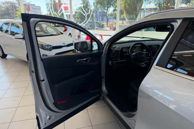 Kia Sportage (2022) thumbnail 5