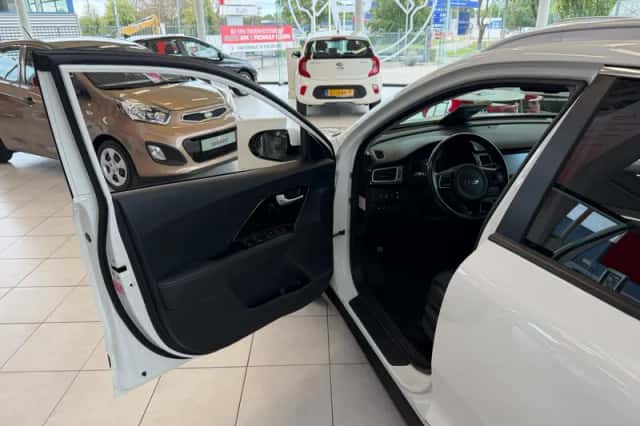 Kia Niro (2017) thumbnail 5