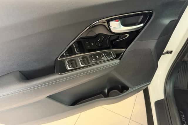 Kia Niro (2017) thumbnail 6