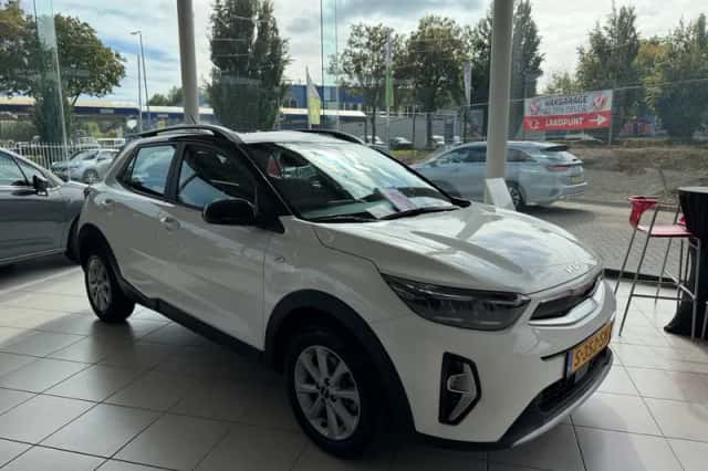 Kia Stonic (2023) thumbnail 1