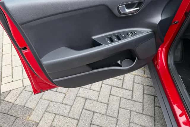 Kia Stonic (2020) thumbnail 6