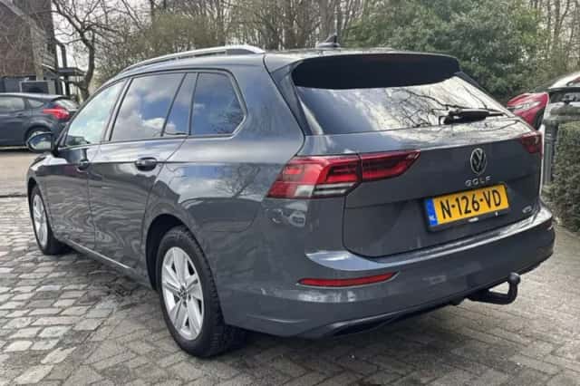Volkswagen Golf (2022) thumbnail 3