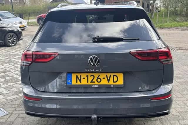 Volkswagen Golf (2022) thumbnail 4