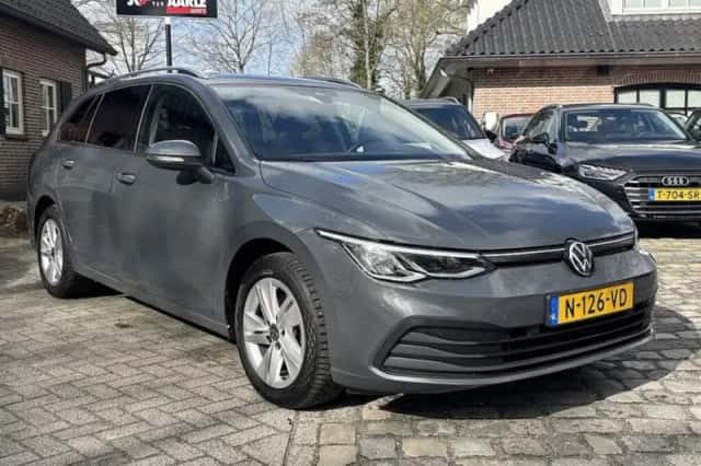 Volkswagen Golf (2022) thumbnail 6