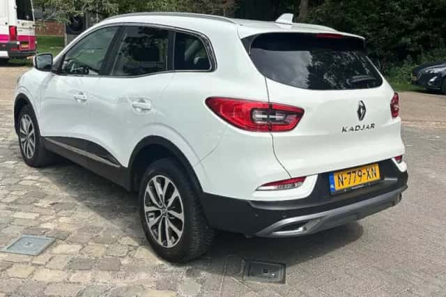 Renault Kadjar (2022) thumbnail 3