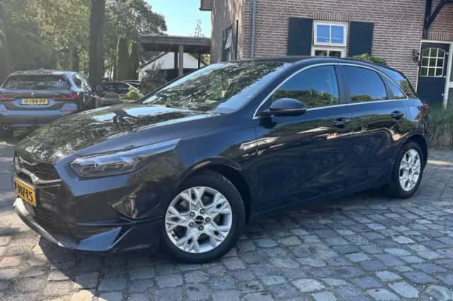 Kia Ceed (2022) thumbnail 1