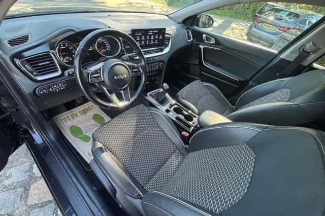 Kia Ceed (2022) thumbnail 2