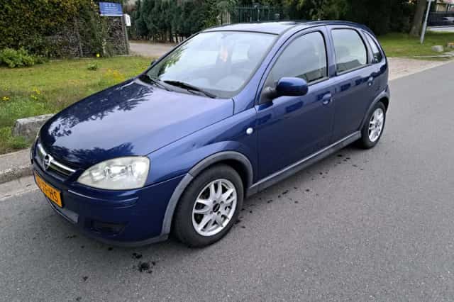 Opel Corsa (2006) thumbnail 3