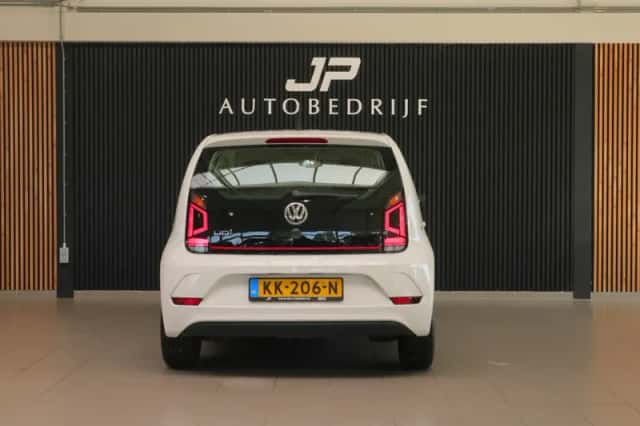 Volkswagen Up! (2016) thumbnail 3