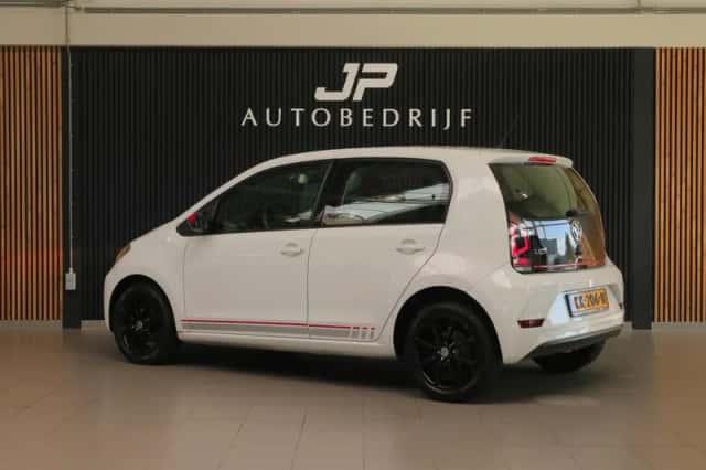 Volkswagen Up! (2016) thumbnail 5