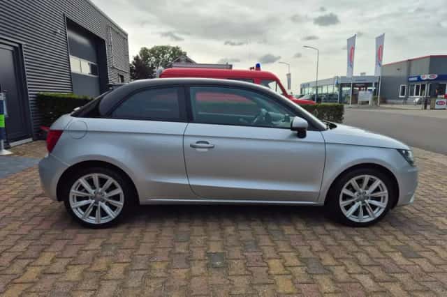Audi A1 (2012) thumbnail 4