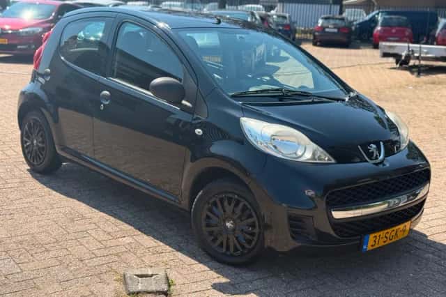 Peugeot 107 (2011) thumbnail 2