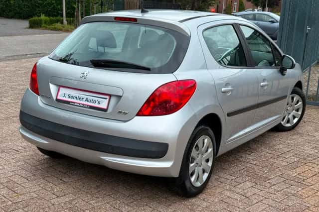 Peugeot 207 (2008) thumbnail 3