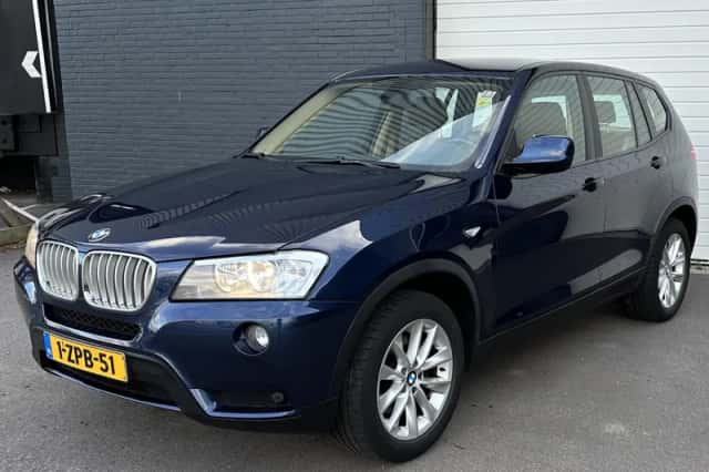 BMW X3 (2013) thumbnail 2