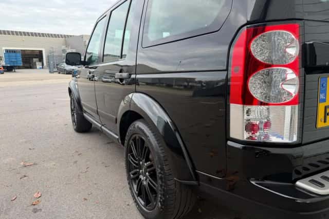 Land Rover Discovery (2011) thumbnail 5