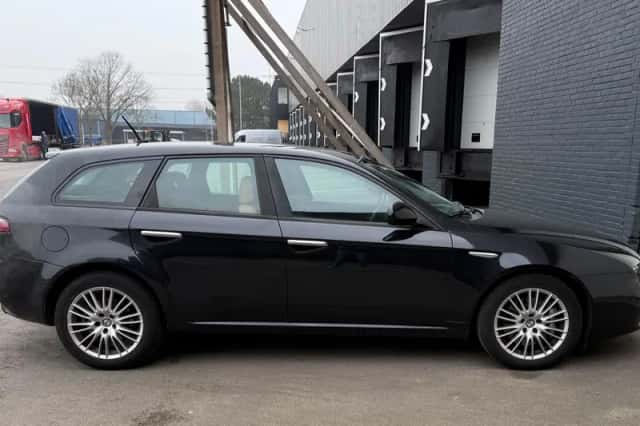 Alfa Romeo 159 (2010) thumbnail 6