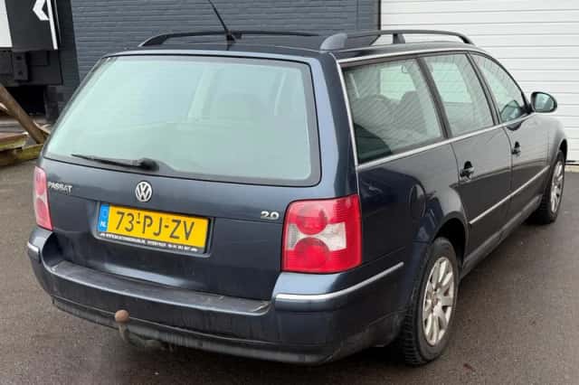 Volkswagen Passat (2004) thumbnail 5
