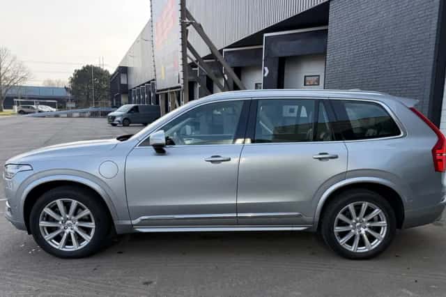 Volvo XC90 (2015) thumbnail 3