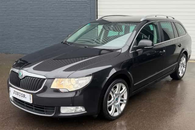 Škoda Superb (2011) thumbnail 2