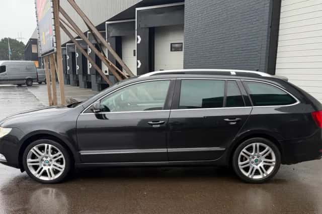 Škoda Superb (2011) thumbnail 3