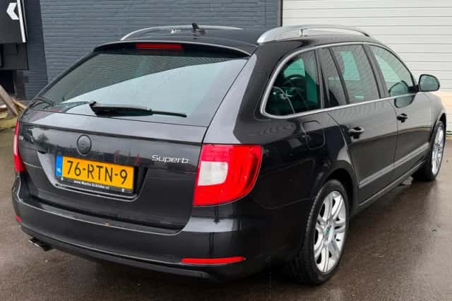 Škoda Superb (2011) thumbnail 5