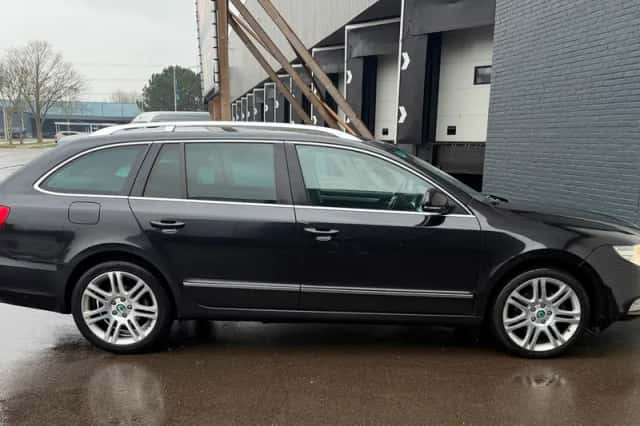 Škoda Superb (2011) thumbnail 6