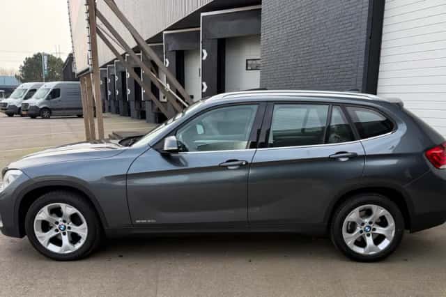 BMW X1 (2013) thumbnail 3