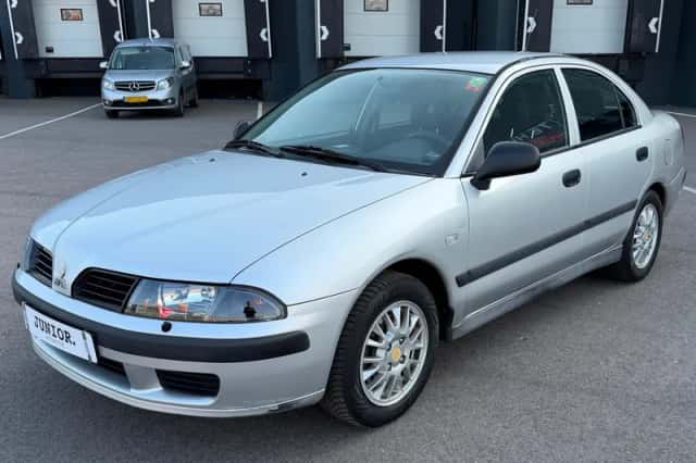 Mitsubishi Carisma (2004) thumbnail 2
